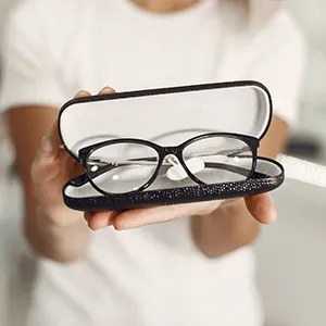 النظارات والعناية